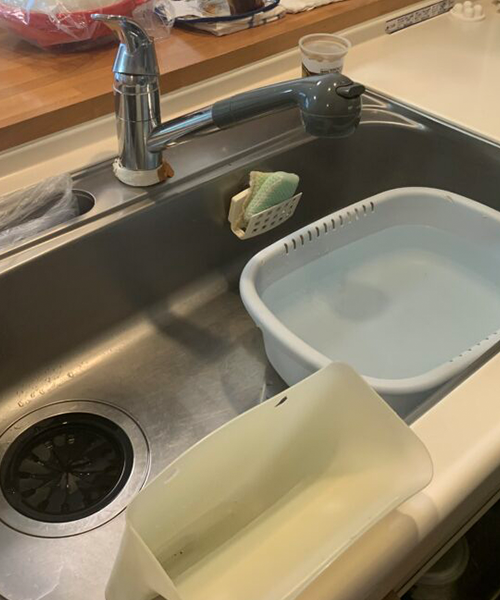 水漏れしている台所の蛇口