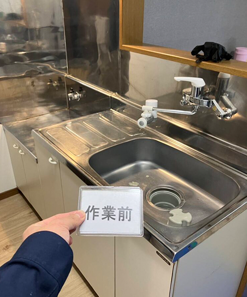 老朽化したブロックキッチン