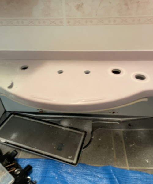 蛇口を取り付けるための穴あけ加工作業