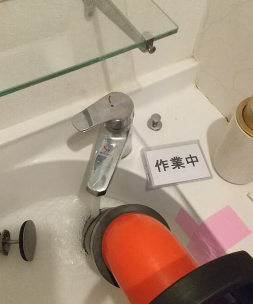 ローポンプで詰まり除去作業