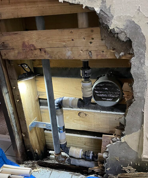 水漏れしていた給湯管を補修