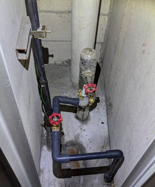 新しい給水管に交換して修繕