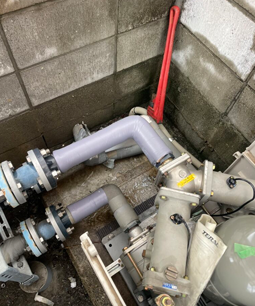 給水管を交換後にカバーの取り付け