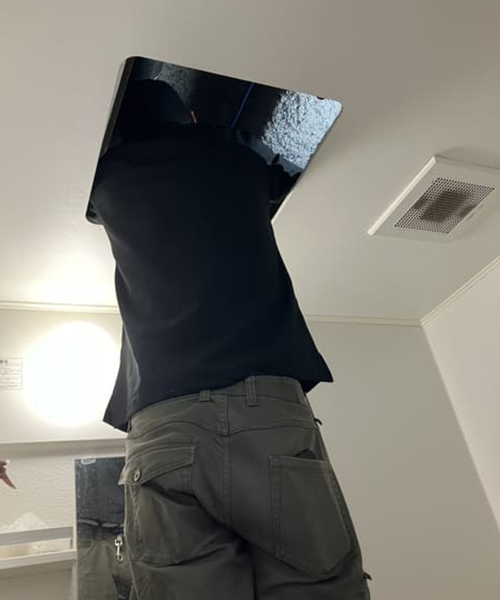 給湯管の漏水箇所を確認
