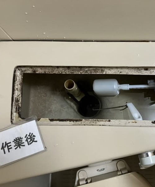隠ぺい式トイレタンク内の故障したボールタップを交換