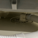 洗濯機のヒビが入った排水エルボ交換