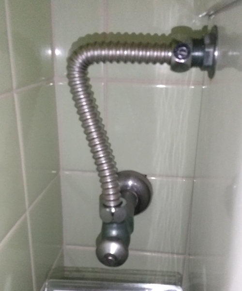 トイレのフレキ管の交換