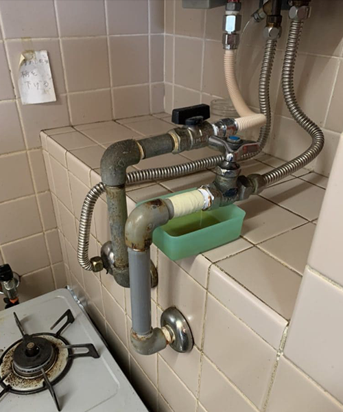 湯沸かし器の給水管から漏水