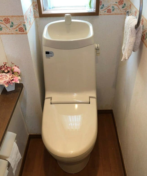 タンク内で水漏れしている一体型トイレ