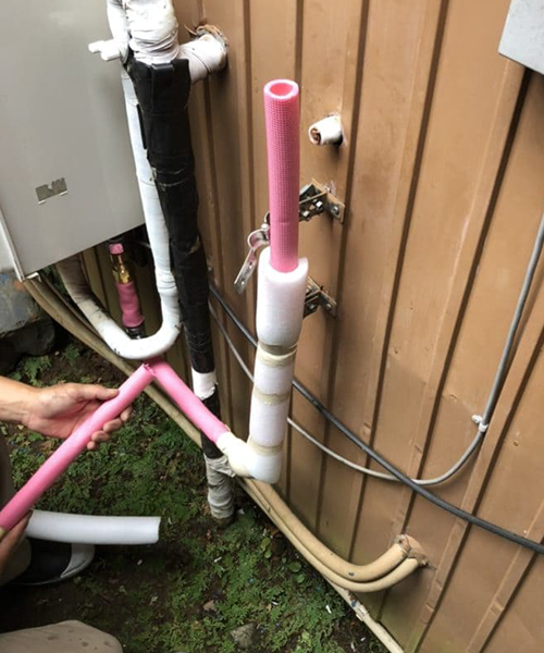 給湯器の給湯管の引き直し作業