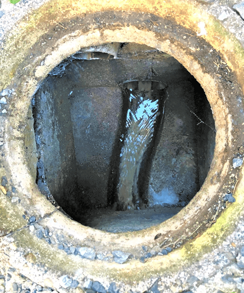 陥没した下水桝