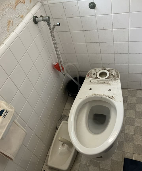 トイレの交換作業