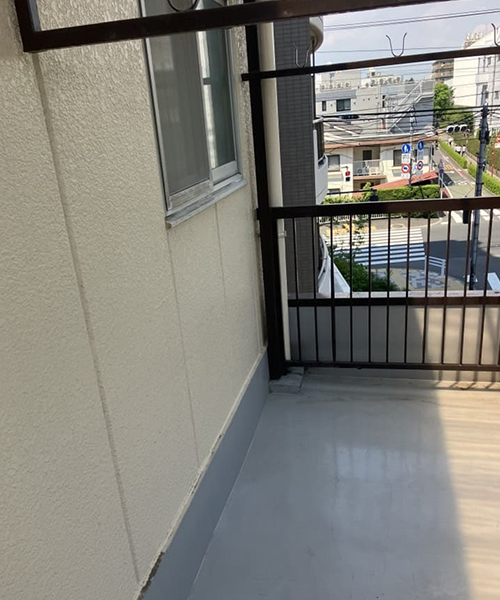 洗濯機置き場を新設する前のベランダ