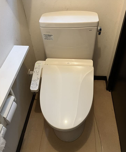 水漏れしたトイレをTOTOのトイレに交換