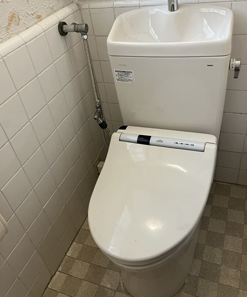 新しいトイレを設置