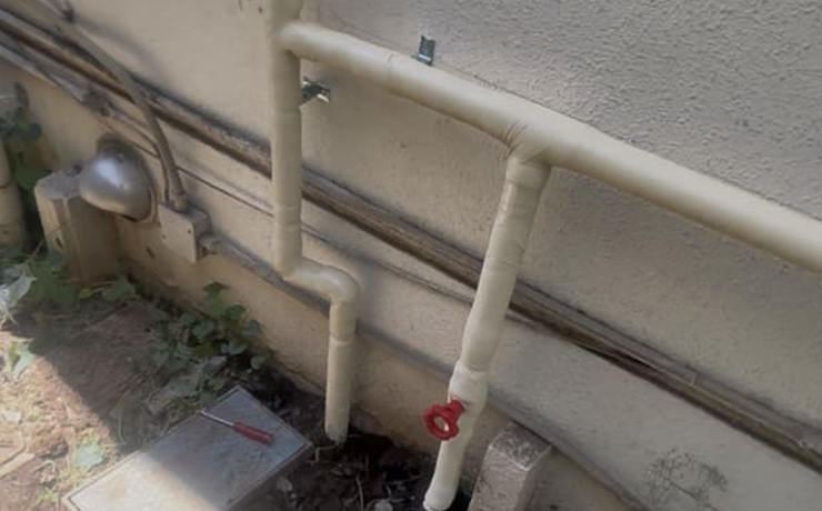 相模原市南区で給水管を引き直して水漏れ修理