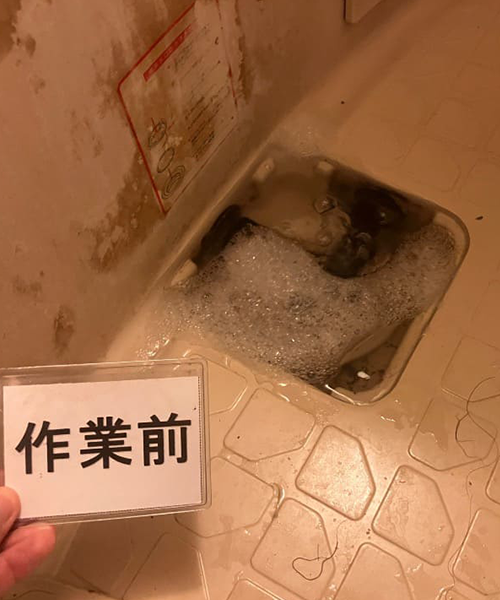 詰まりが発生した浴室の排水口