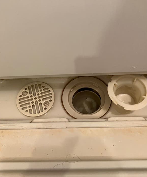 浴室の排水詰まり除去作業