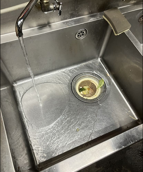 高圧洗浄後のキッチン