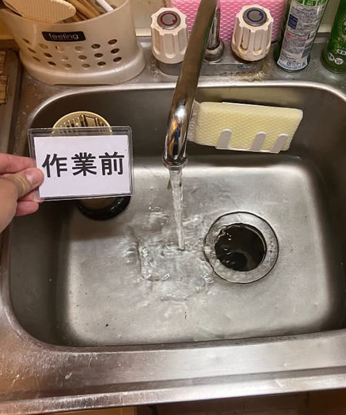 詰まりが発生した台所の排水口