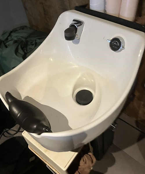 高圧洗浄後のシャンプー台