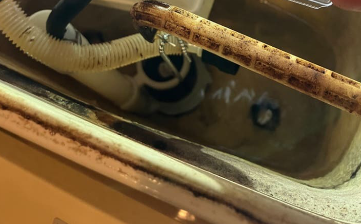 日野市で水が流れ続けるトイレ修理