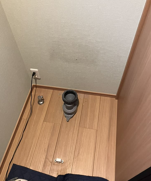 トイレの交換作業中