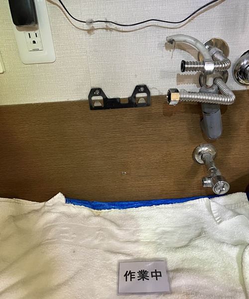 水漏れしている電気温水器を撤去