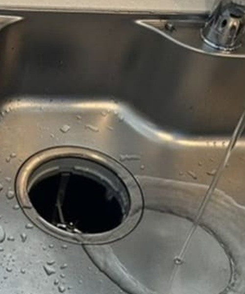 詰まりが解消された台所