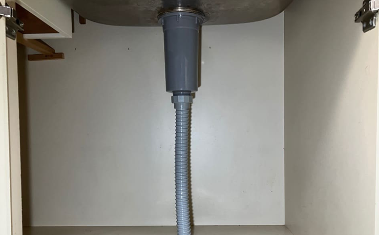 三鷹市でキッチンの排水栓を交換して水漏れを修繕