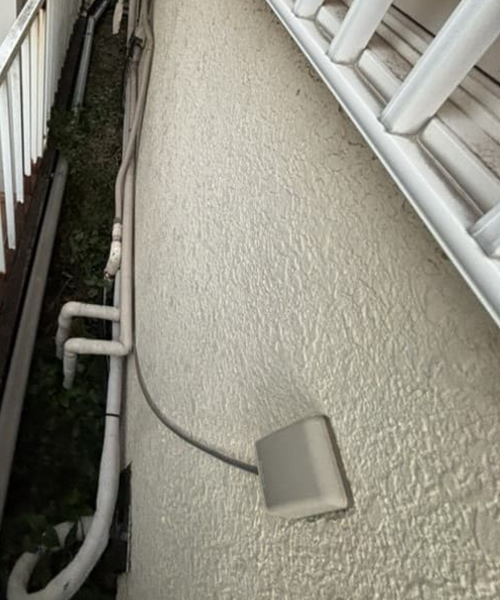 引き直す前の屋外の給湯管