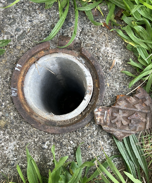 仕切弁の蓋が破損