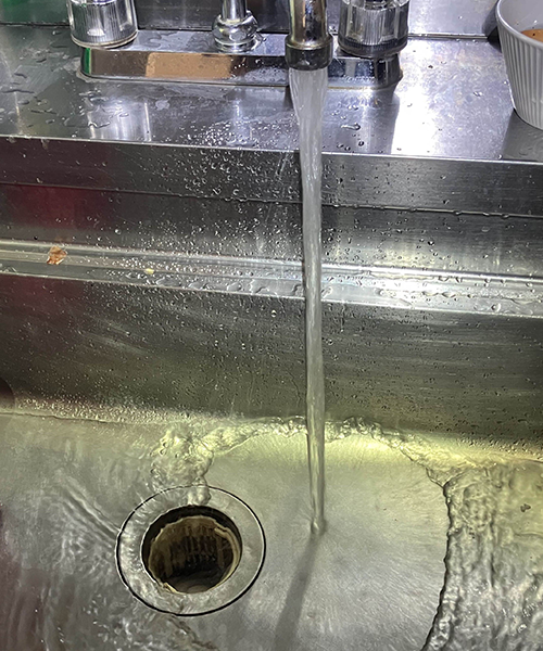 排水管の詰まりが解消された台所