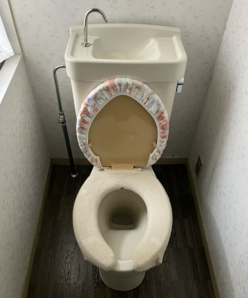 便器内に水が流れ続けるトイレ