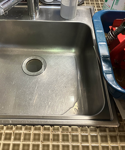 排水管内の汚れが原因で台所の詰まりが発生