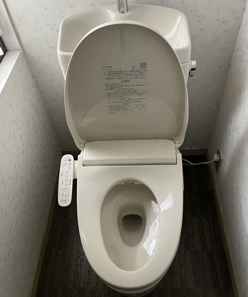 水漏れするため新しいトイレに交換
