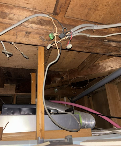 給湯管の引き直し工事中