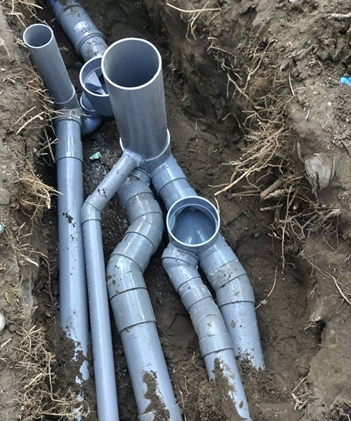 屋外の桝交換工事中