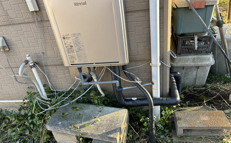 清瀬市で水道管の凍結予防のために電熱線を取り付けて保温材を交換