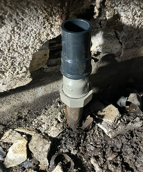 水栓柱の交換作業中