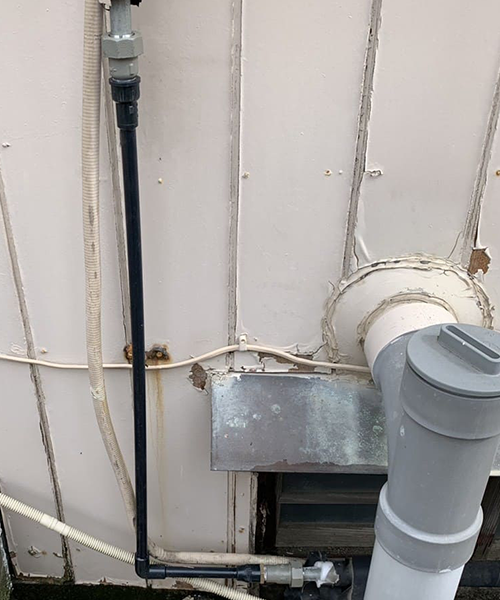 給水管の切り回し作業