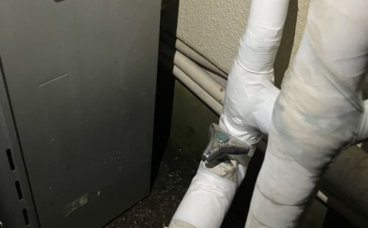 狭山市で給湯器の配管からの水漏れ修理