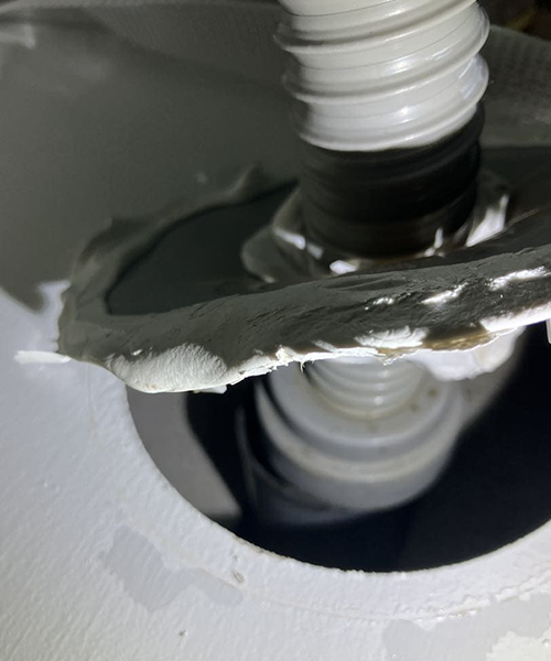 台所シンク下を点検