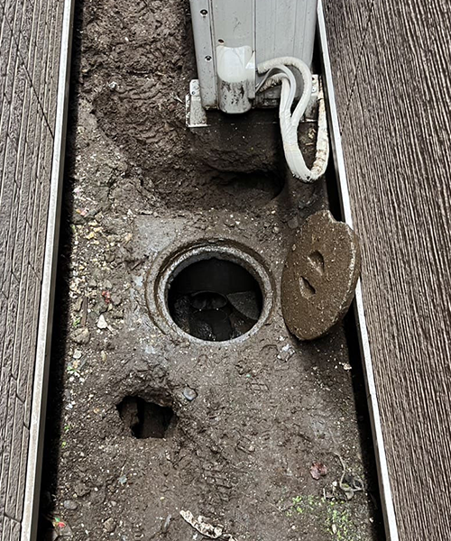 土砂が入り込んだ下水桝