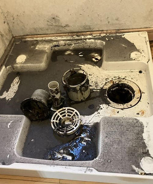 洗濯機を取り外して漏水調査