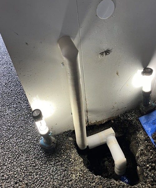 給水管からの水漏れを修理