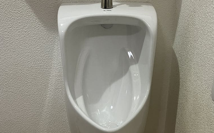 蕨市で小便器交換