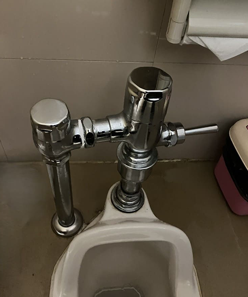 和式トイレで水漏れが発生