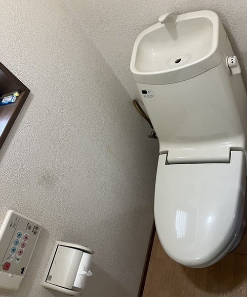 トイレのタンクまわりで水漏れ発生