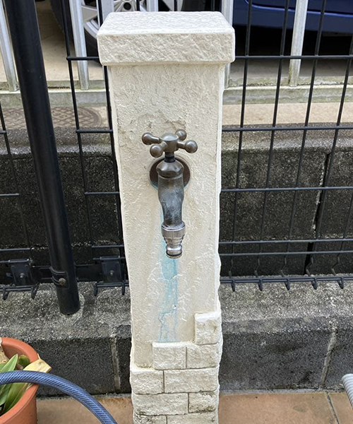 水漏れを起こした立水栓の蛇口